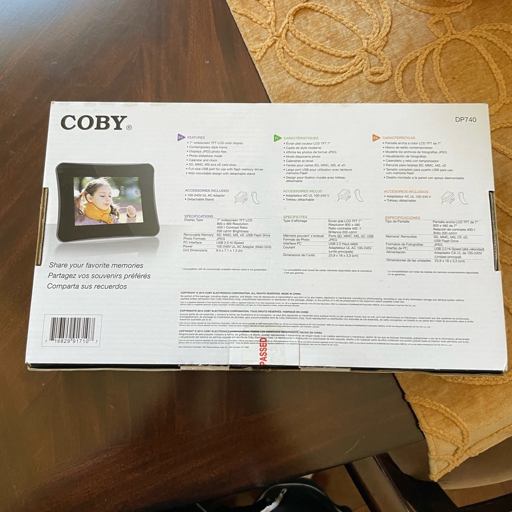 Coby 7" Widescreen Digital Photo Frame - Picture 3 of 6